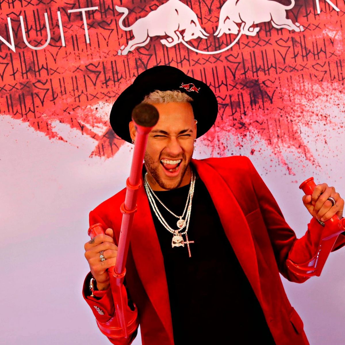 Meme En Bequilles Neymar Fete Son Anniversaire En Grande Pompe Eurosport