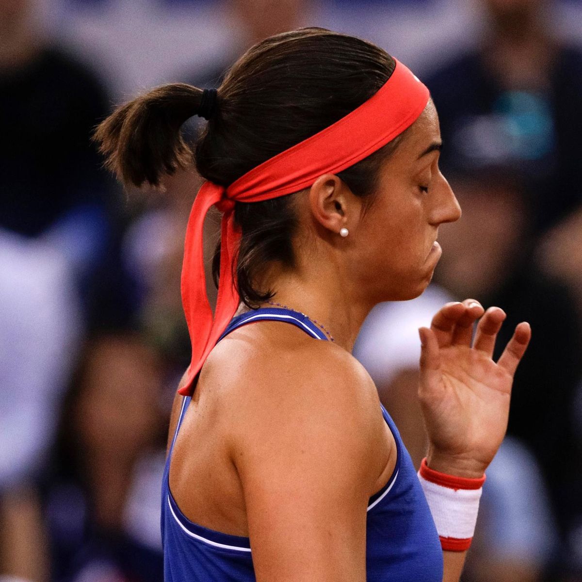 Fed Cup Caroline Garcia Craque Face A Simona Halep Et Les Bleues Sont A Nouveau Menees 2 1 Eurosport