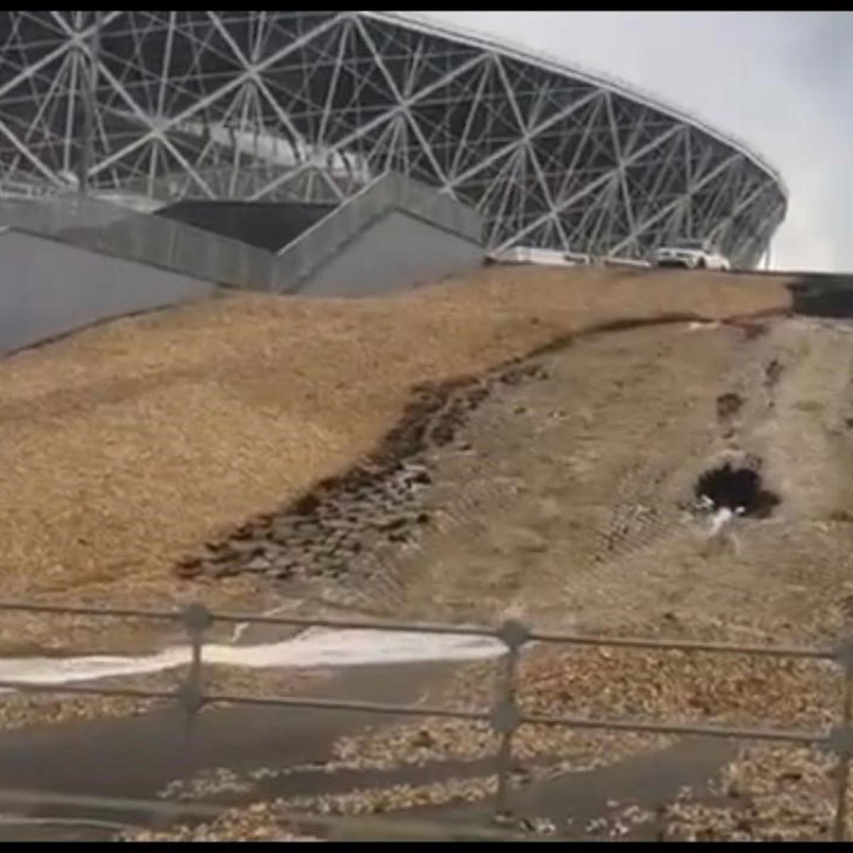 u volgograd areny dozhdem razmylo