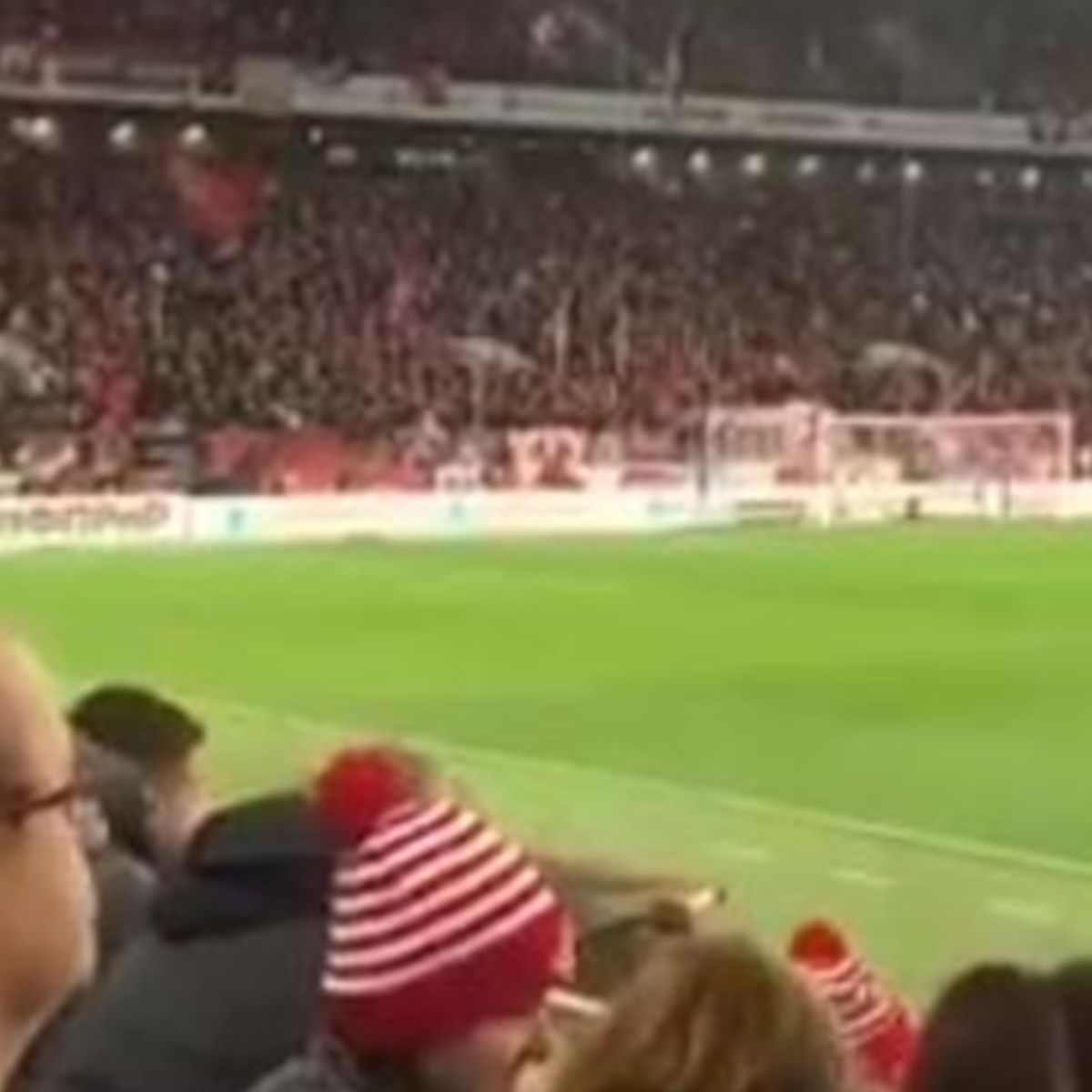 yarostnyj zaryad fanatov spartaka na