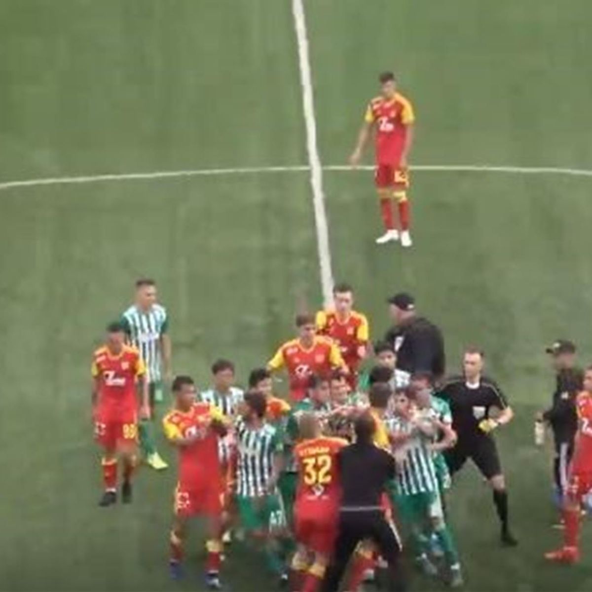 massovaya draka molodezhnyh sostava