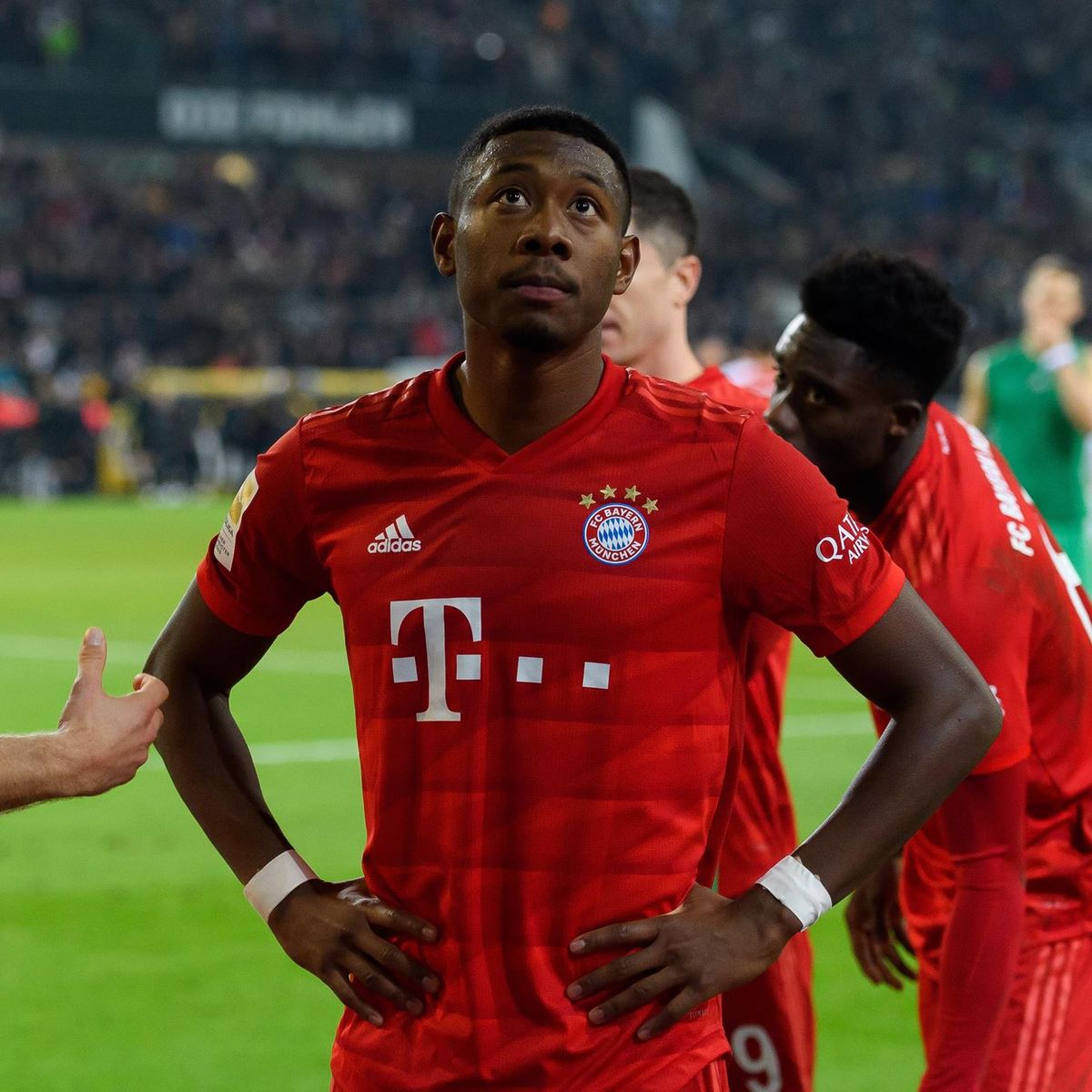 Alphonso davies neuer vertrag gehalt