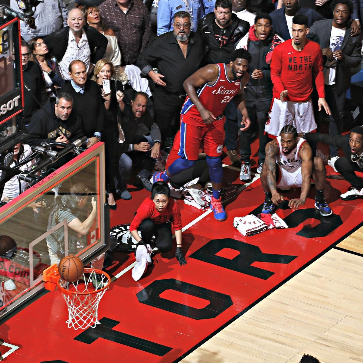 Video Le Buzzer Beater Mythique De Kawhi Leonard Face Aux Sixers Le 12 Mai 2019 Video Basketball Eurosport