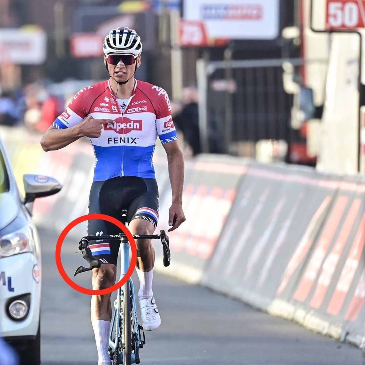 Mathieu Van Der Poel Mit Lenkerbruch Bei Le Samyn Superstar Wird Zum Edelhelfer Im Klassiker Eurosport