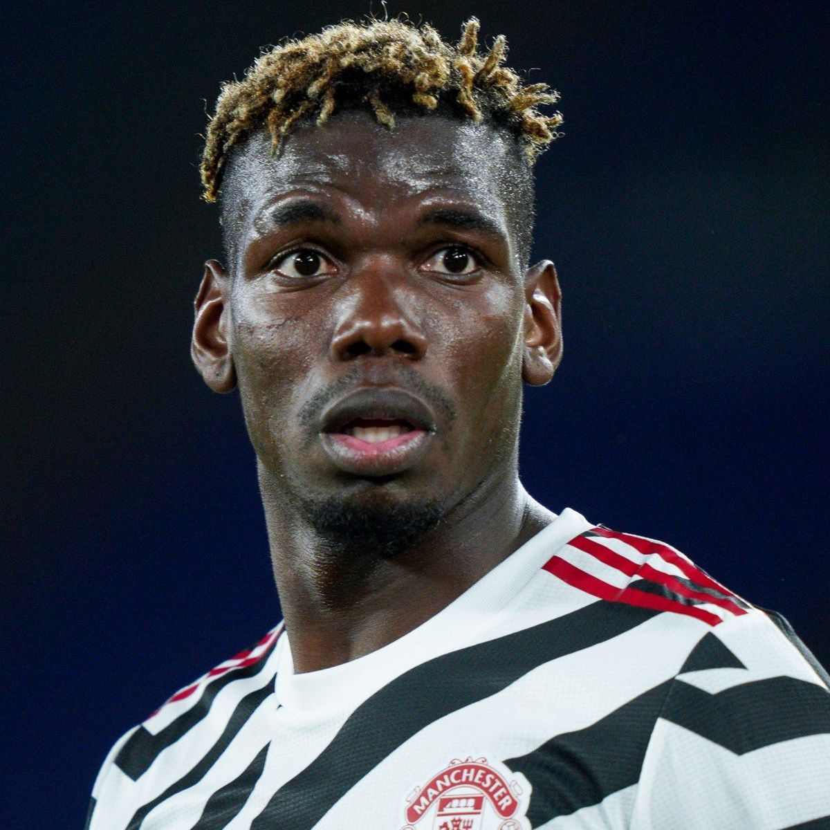Manchester United open talks with Paul Pogba over new contract - reports
