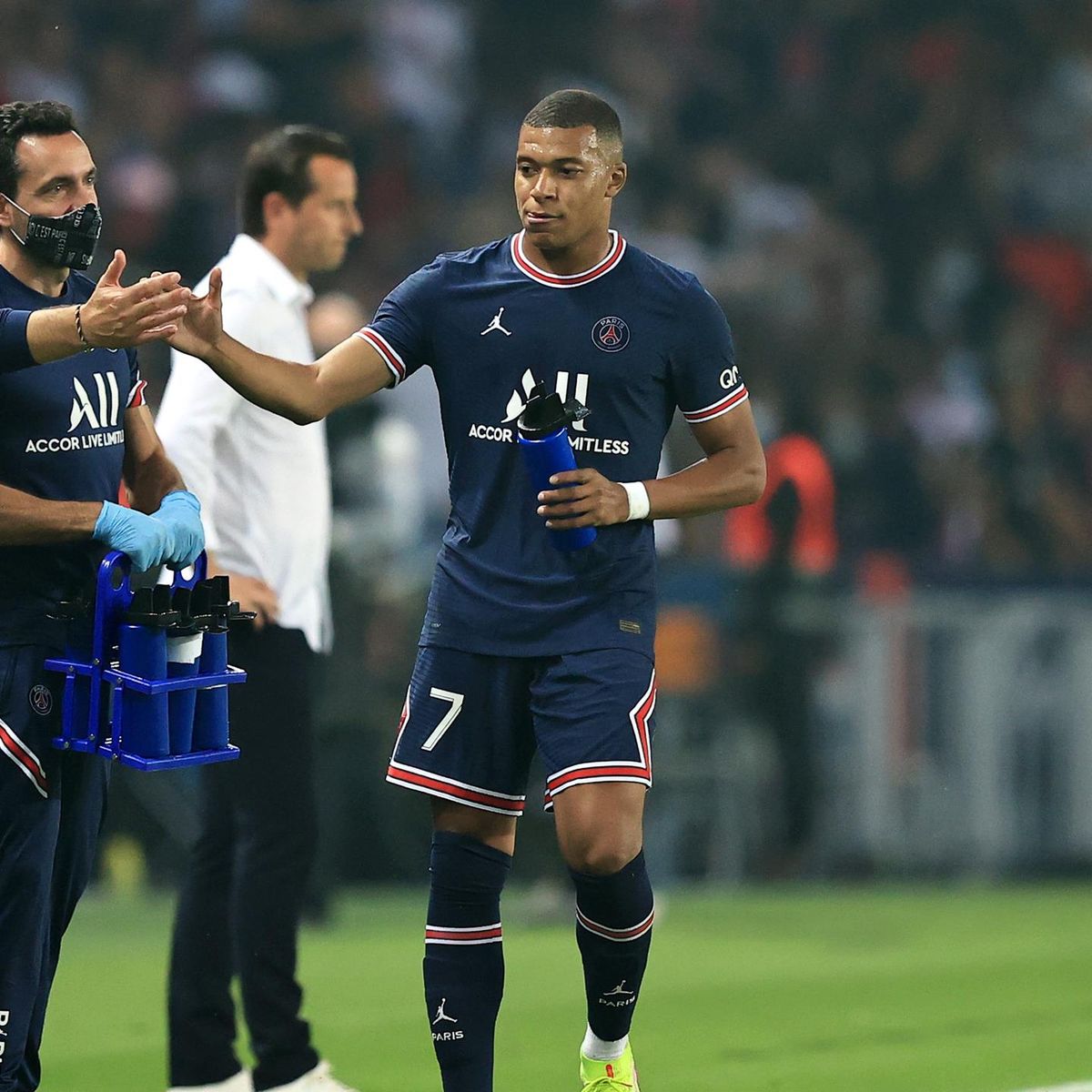 ligue 1 news mauricio pochettino claims he did not hear boos after kylian mbappe jeered during psg win eurosport