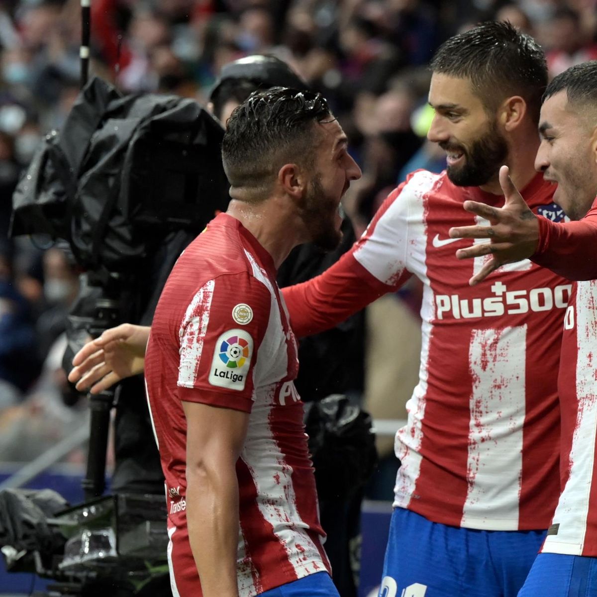 Atletico Madrid 3-0 Real Betis: Yannick Carrasco and Joao Felix among the goals as champions close in on Liga leaders