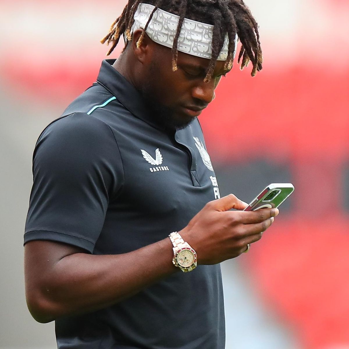 Deadline day: Put your phones on silent 