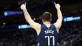 Doncic sigue exhibiéndose con un nuevo triple doble a los 76ers