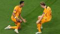 Cody Gakpo de Holanda celebra con Frenkie de Jong después de marcar el primer gol de su equipo durante el partido del Grupo A de la Copa Mundial de la FIFA Qatar 2022 entre Senegal y Holanda en el Estadio Al Thumama el 21 de noviembre de 2022 en Doha, Qatar