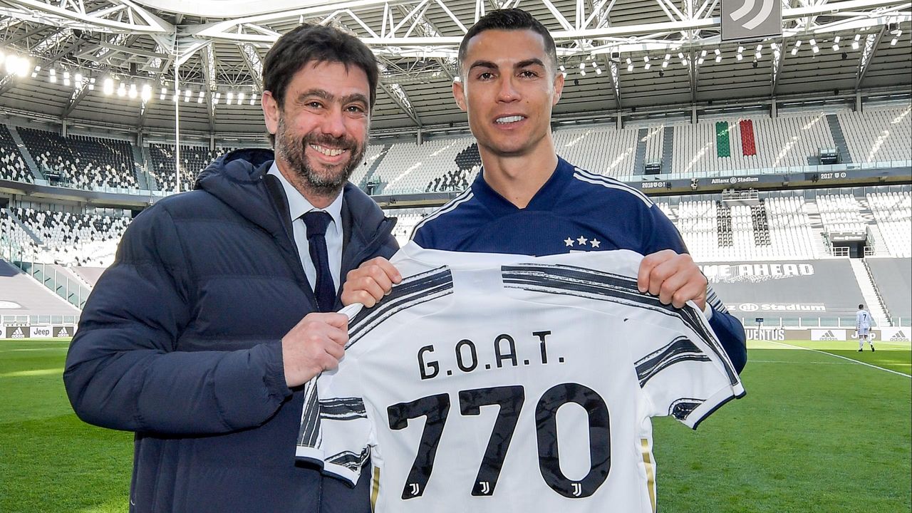 Cristiano Ronaldo Presented With Goat Shirt By Juventus After Breaking Pele S Goal Tally Eurosport
