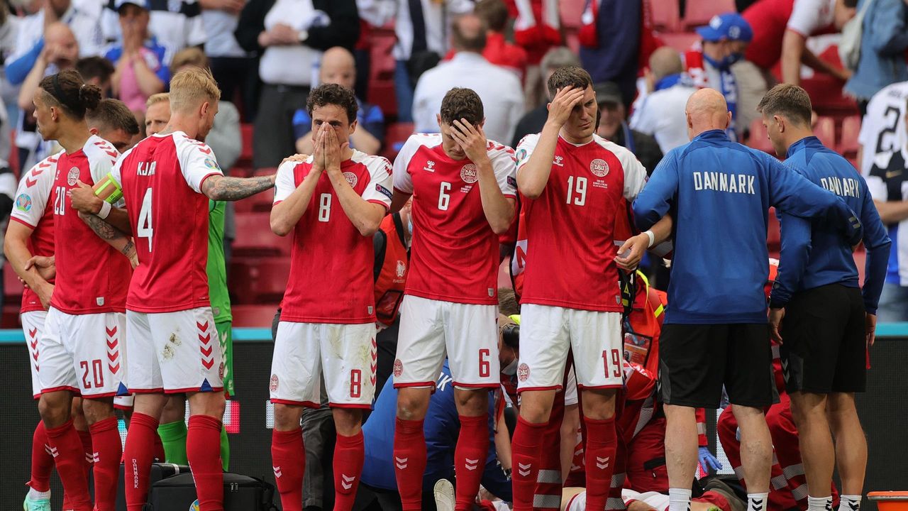 Christian Eriksen: Euro 2020 match between Denmark v Finland restarted after midfielder collapses on pitch - Eurosport