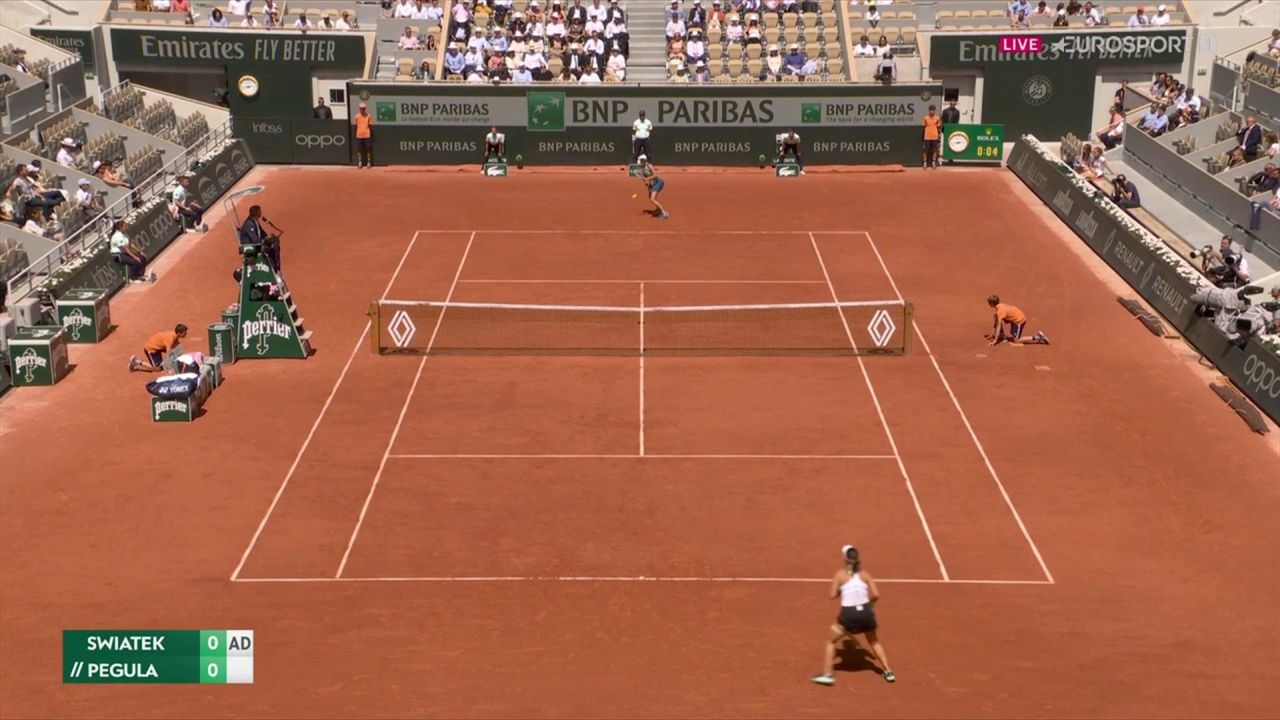 Undeniable play - Iga Swiatek breaks in first game of match against Jessica Pegula at French Open - Tennis video