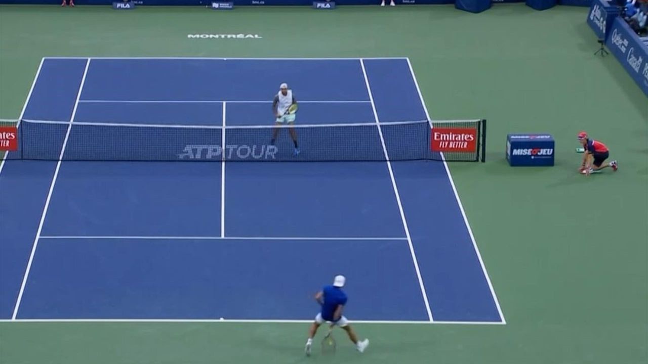 Masters Montreal Nick Kyrgios wird von Sebastián Báez mit einem Tweener-Lob düpiert - Tennis Video