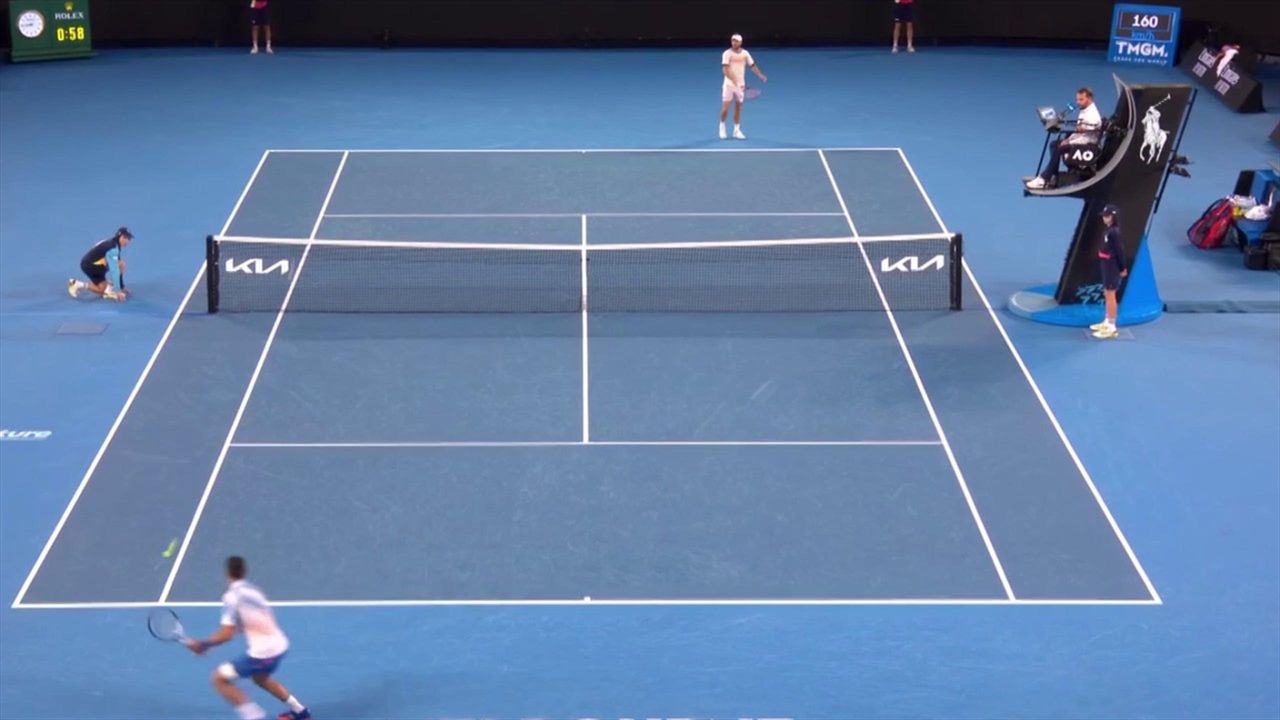 Australian Open Paul-Vorhand im Aus - Djokovic holt sich Satz eins im Halbfinale - Tennis Video