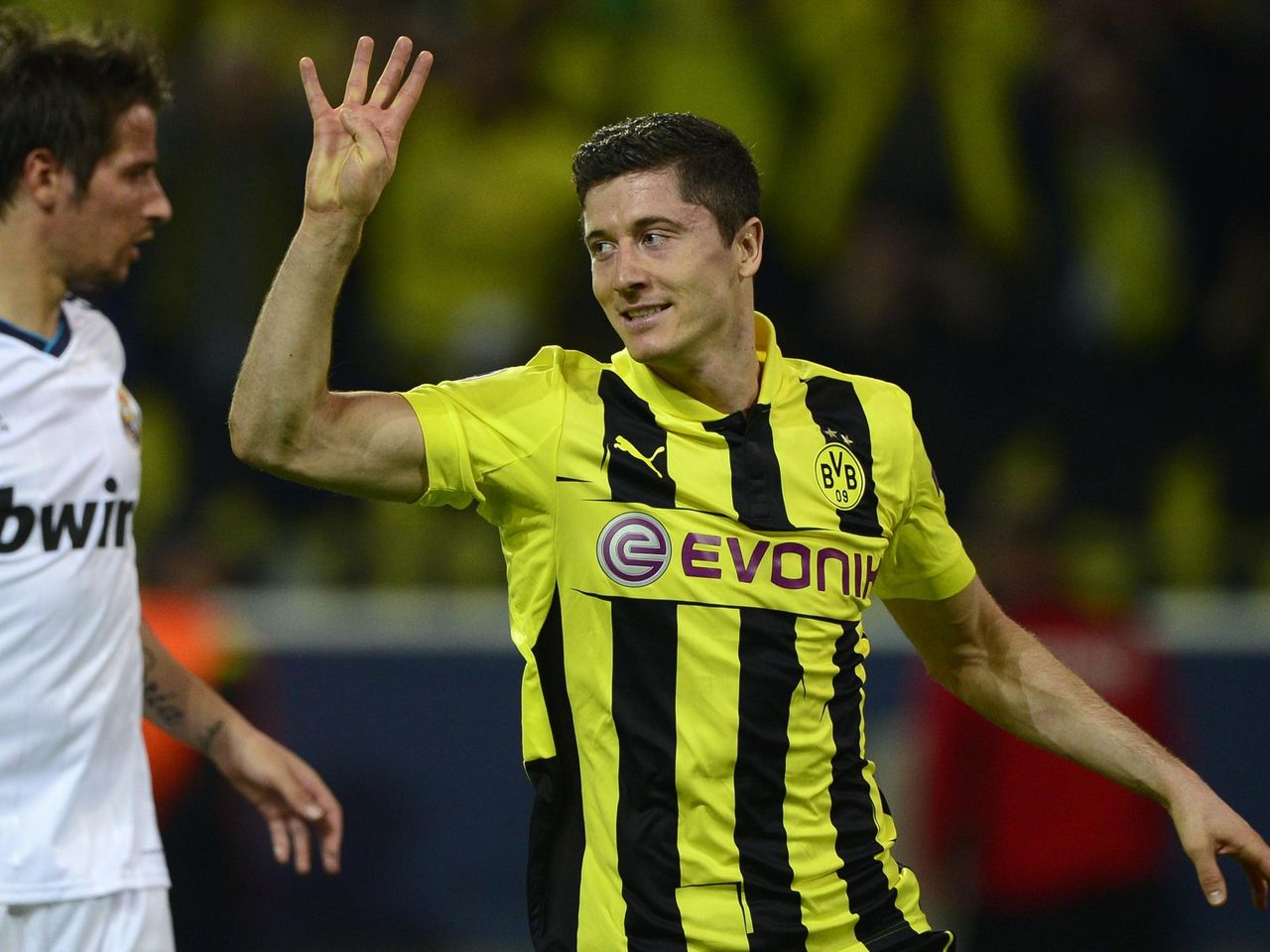 Lewandowski smashes four as Dortmund rout Madrid - Eurosport