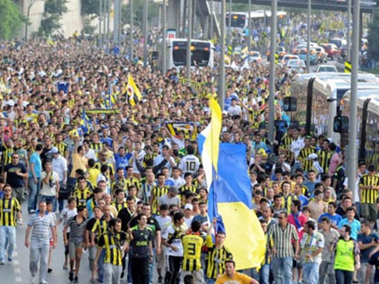 fenerbahce den 100 bin kisilik yuruyus