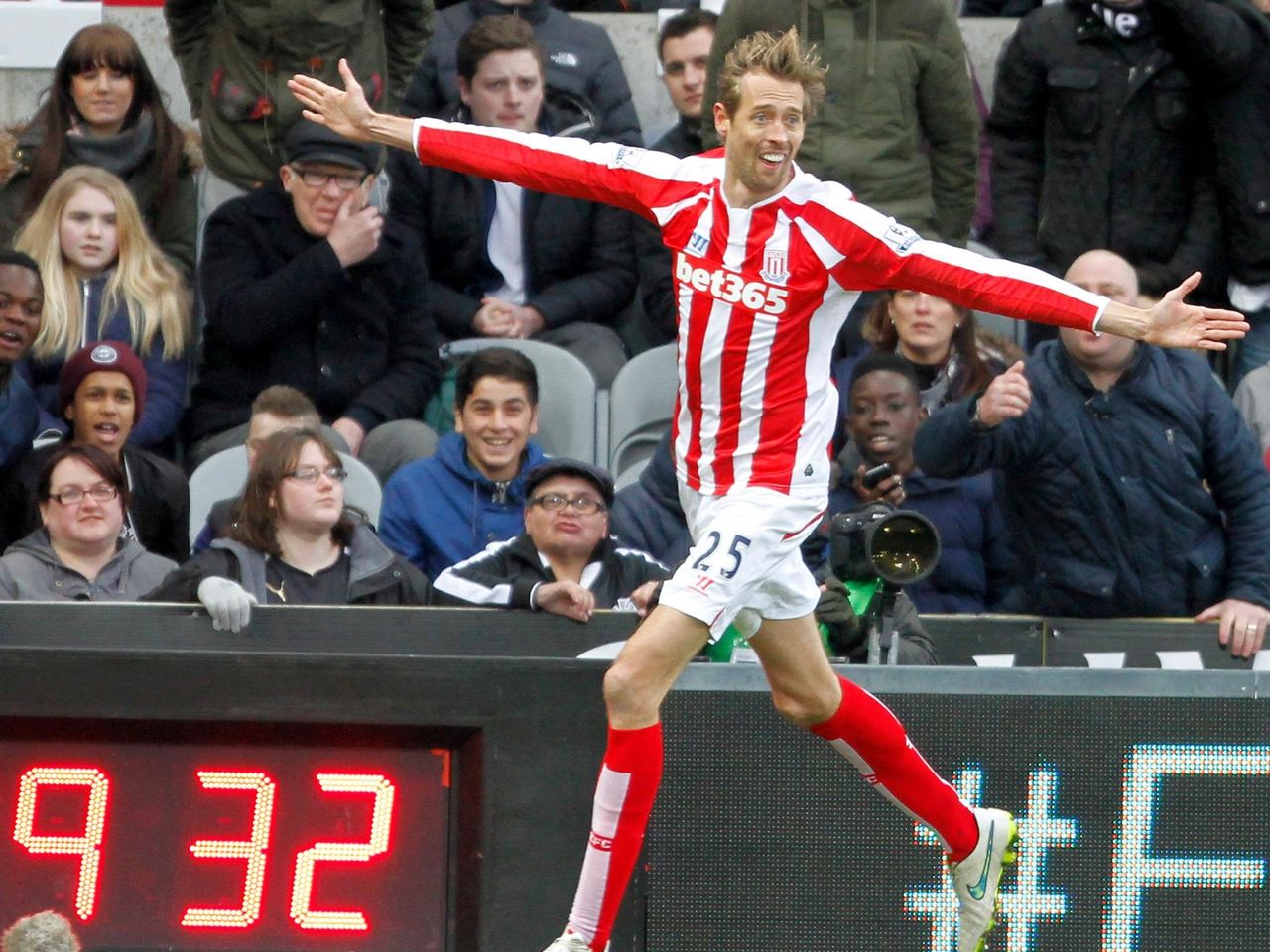 Late Peter Crouch Header Sees Stoke Frustrate Newcastle Eurosport