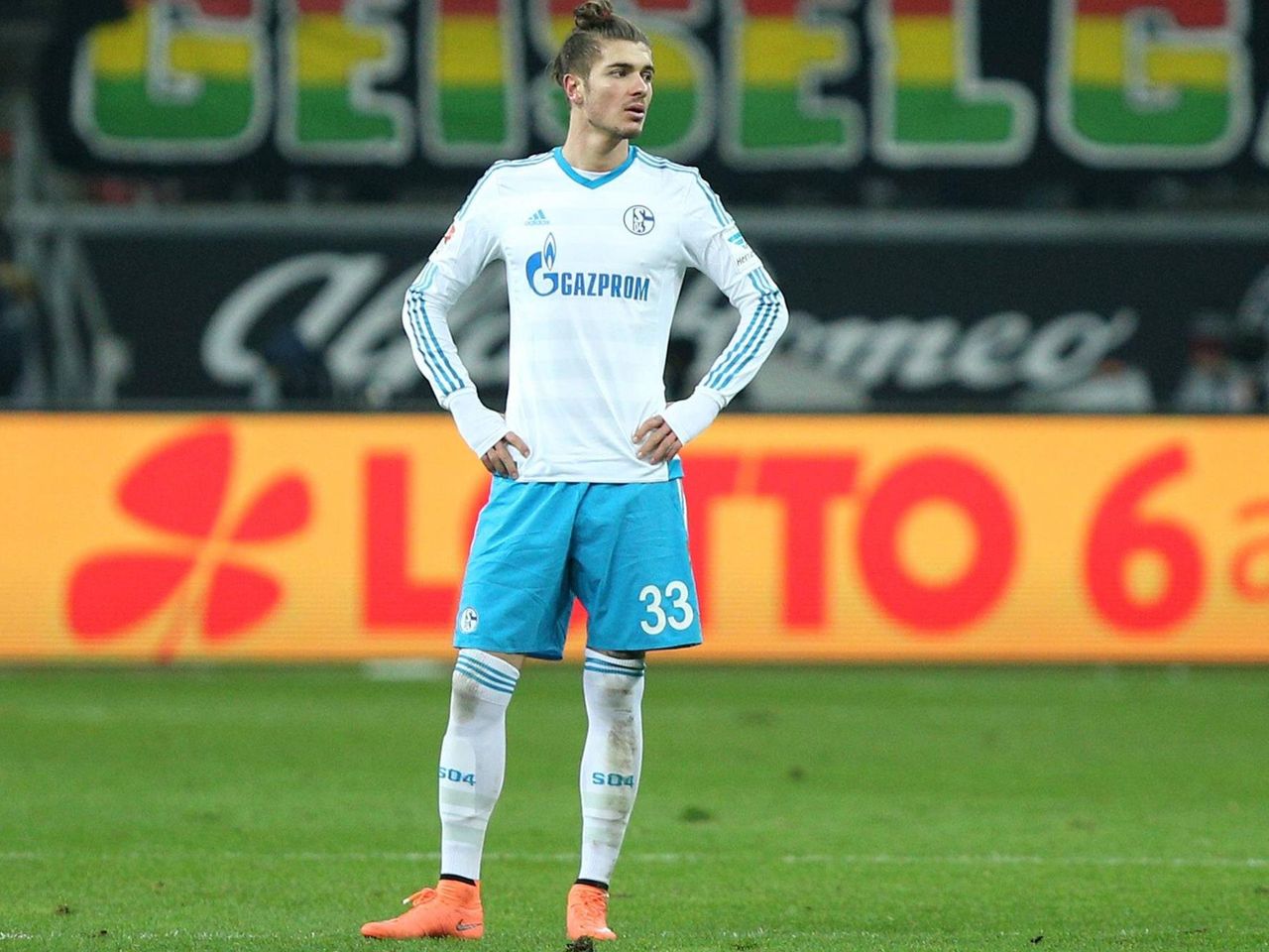 bobsoccer zashitnik shalke roman