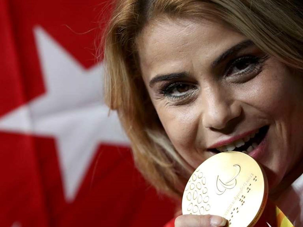 Dunya Rekortmeni Paralimpik Halterci Nazmiye Muratli Sadece Halteri Degil On Yargilari Kaldirdim Eurosport