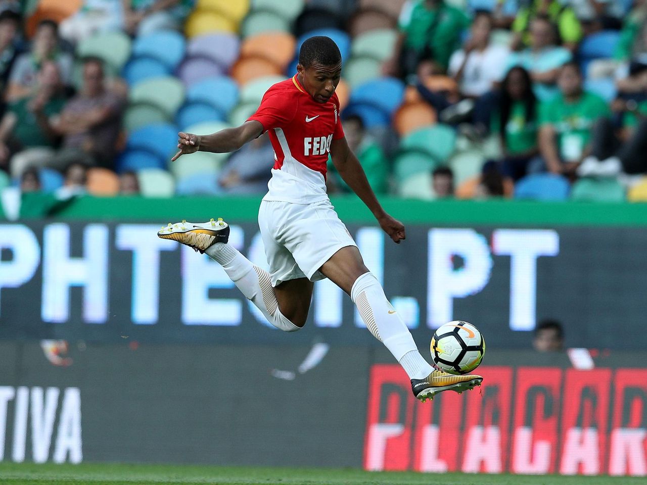 Neue Nahrung Fur Kylian Mbappe Transfer Supertalent Fehlt In Monaco Kader Eurosport