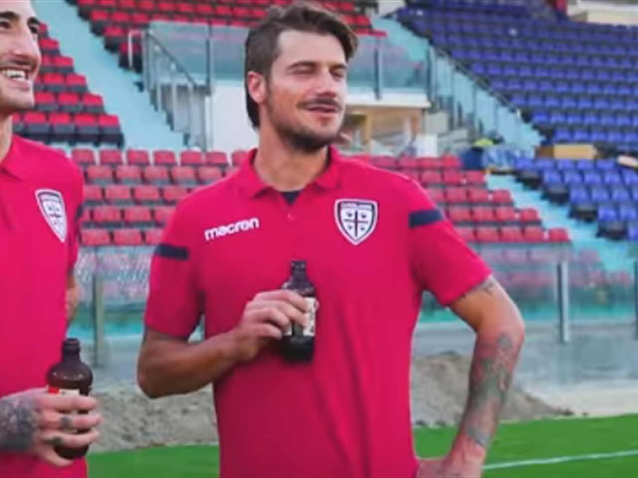 futbolisty kalyari podognali pivka