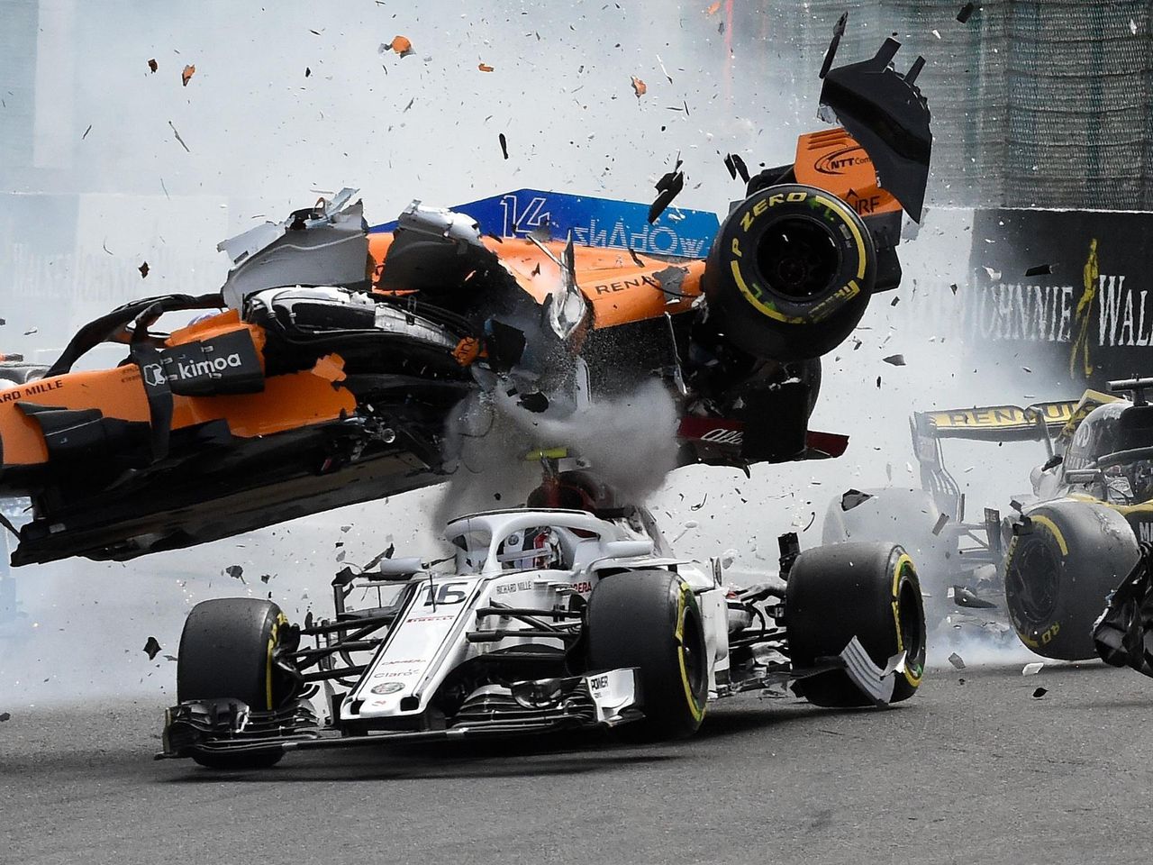 Grosser Preis Von Belgien Viel Lob Fur Halo Nach Crash Von Charles Leclerc Eurosport