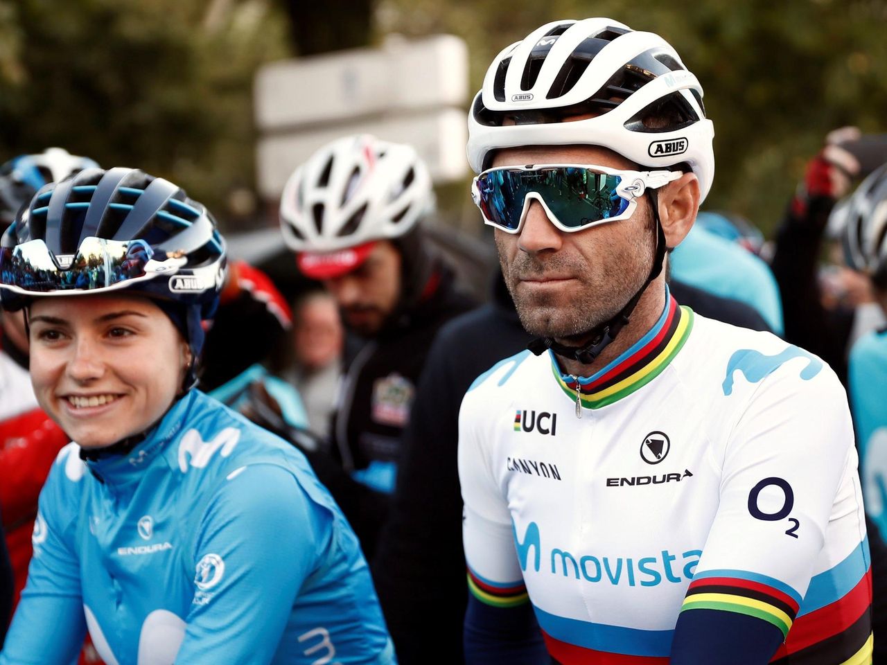 Alejandro Valverde por fin estrena su flamante maillot arcoíris: Así viste del - Eurosport