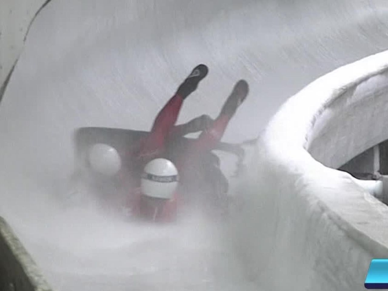 Rodel Weltcup Innsbruck Heftiger Crash Von Emanuel Rieder Simon Kainzwaldner Rodeln Video Eurosport