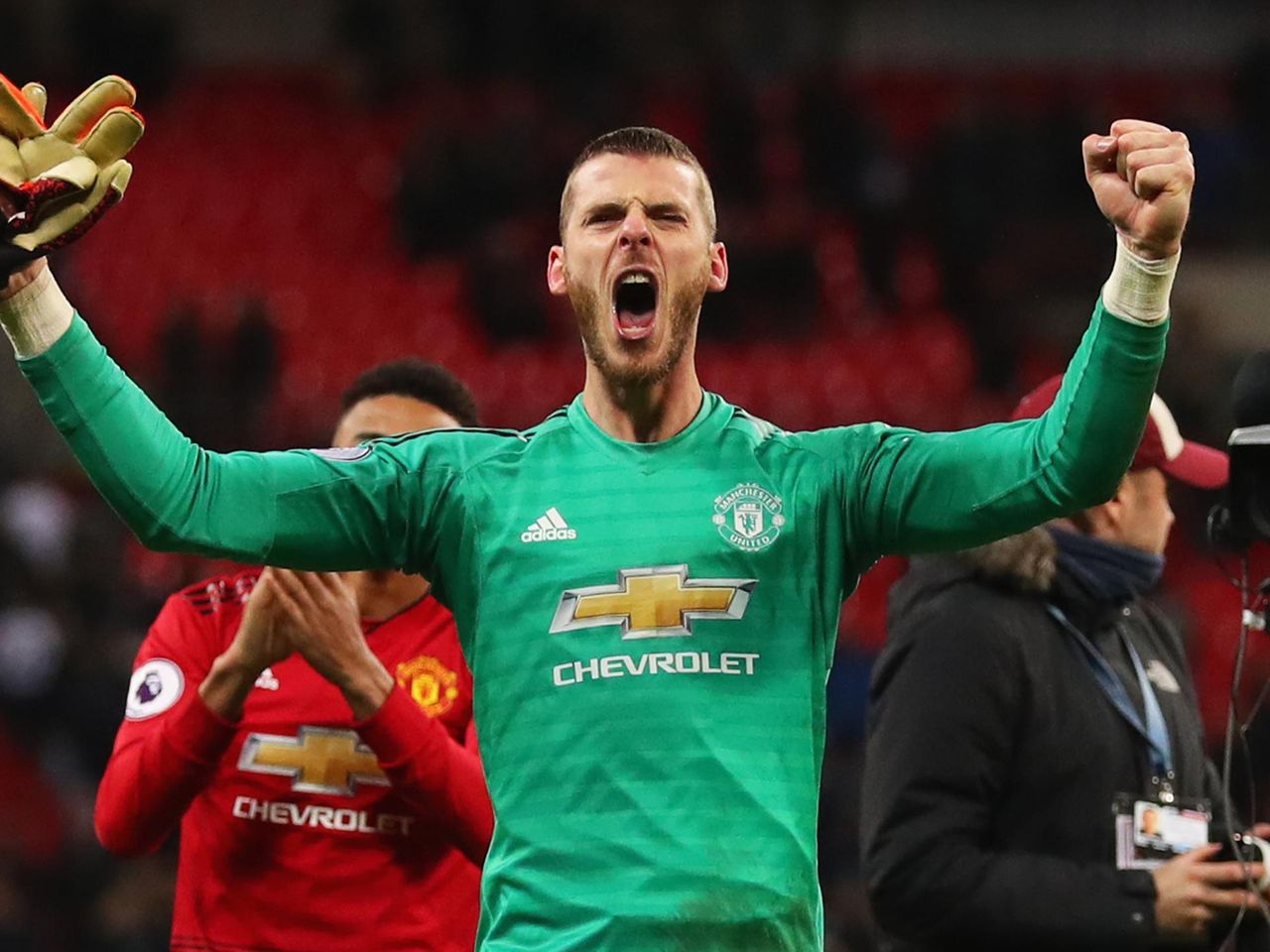 paper round david de gea wants manchester united stay chelsea name price for eden hazard eurosport