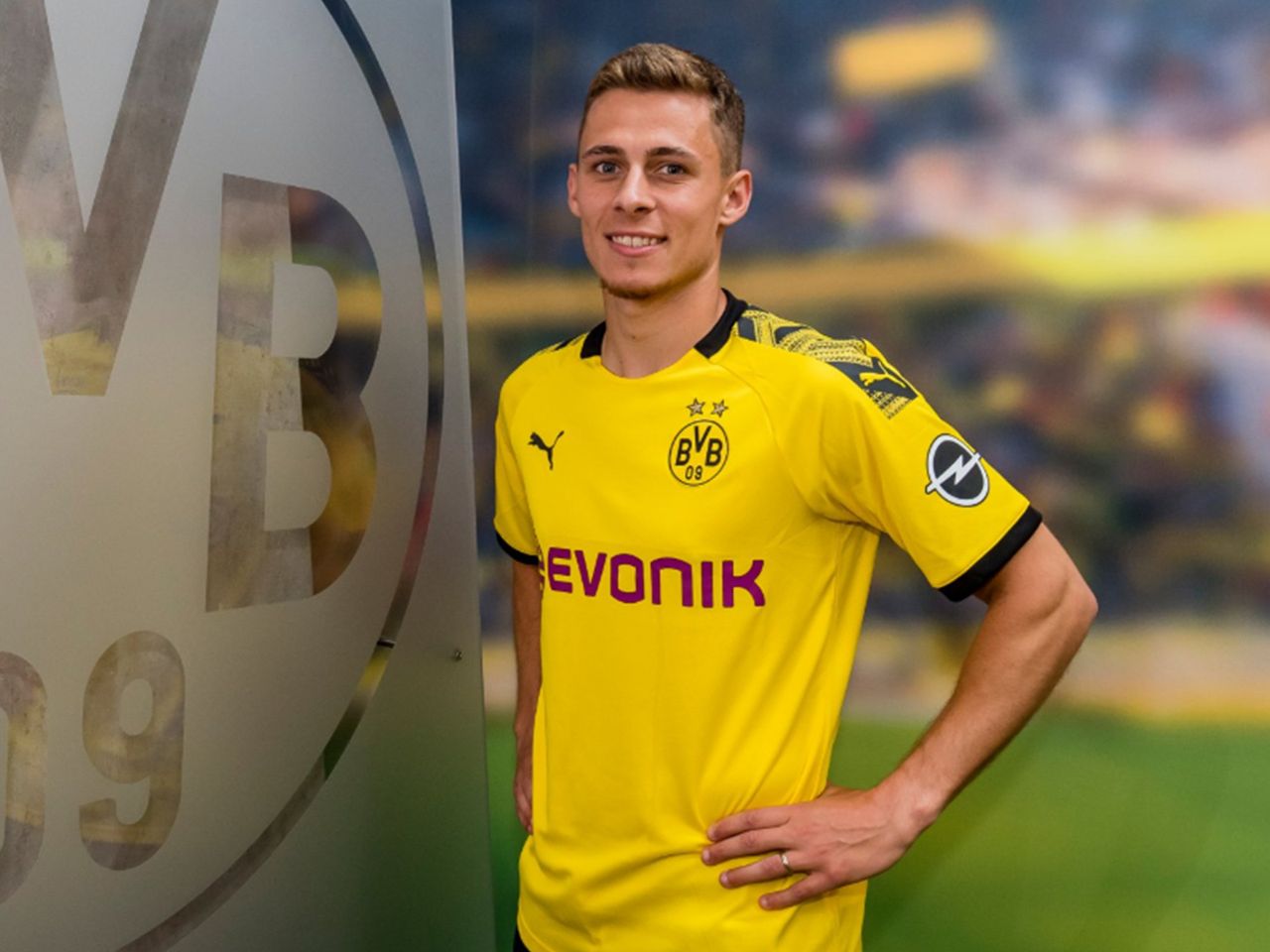 Borussia Dortmund sign Gladbach's Thorgan Hazard in five-year deal -  Eurosport