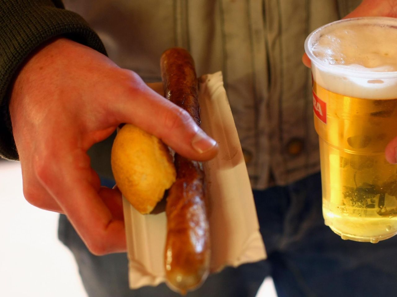 Soviel Kosten Bier Und Bratwurst In Der Bundesliga Eurosport