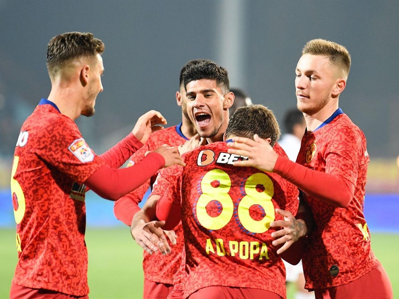 Cel Mai Bine Plătit Fotbalist Din Liga 1 Caștigă Cu 20 000 De Euro Mai Mult Decat Chipciu Eurosport