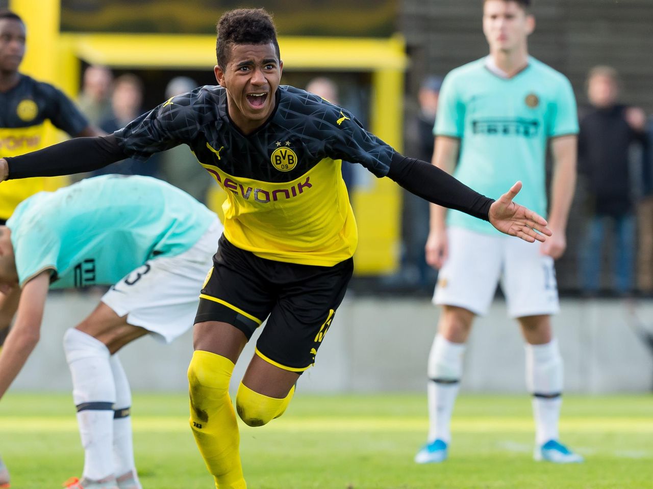 Bvb Neuling Ansgar Knauff Wer Ist Moukokos Kongenialer Partner Eurosport