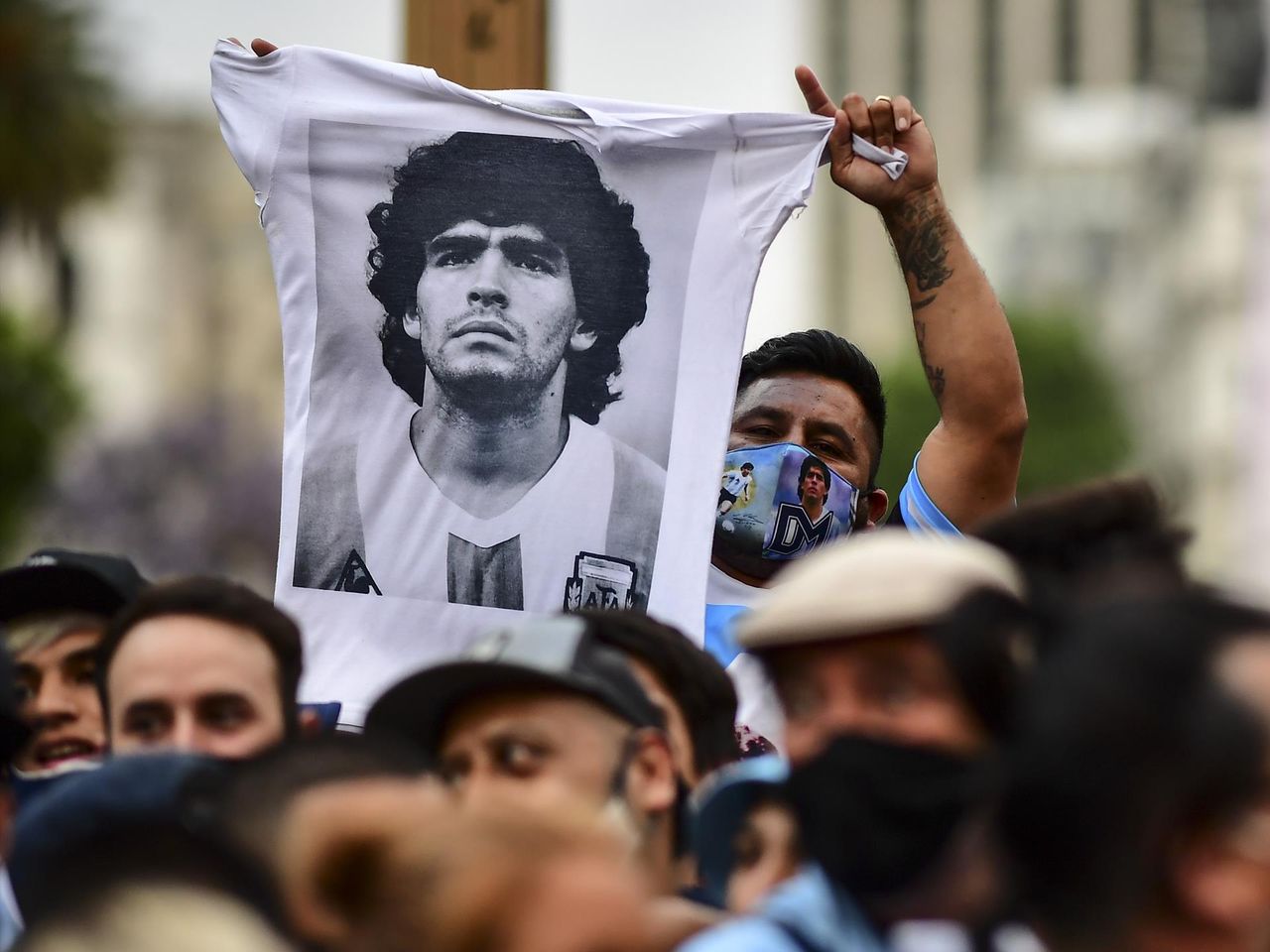 Maradona, sul feretro di Diego manca la maglia del Napoli - Eurosport