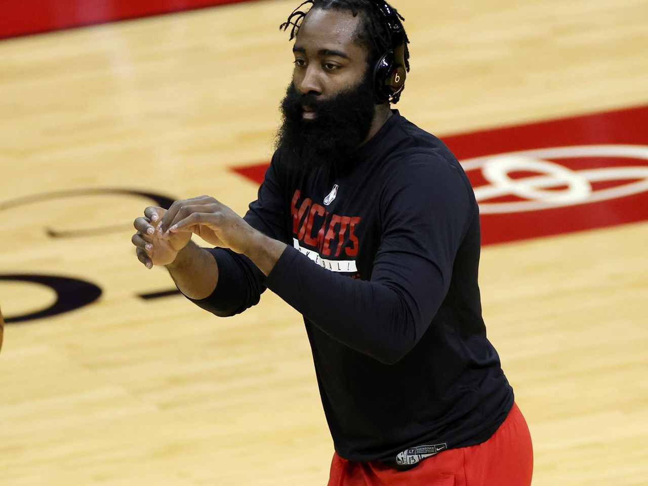 Ohne Maske Im Club 50 000 Dollar Strafe Fur Nba Superstar Harden Eurosport