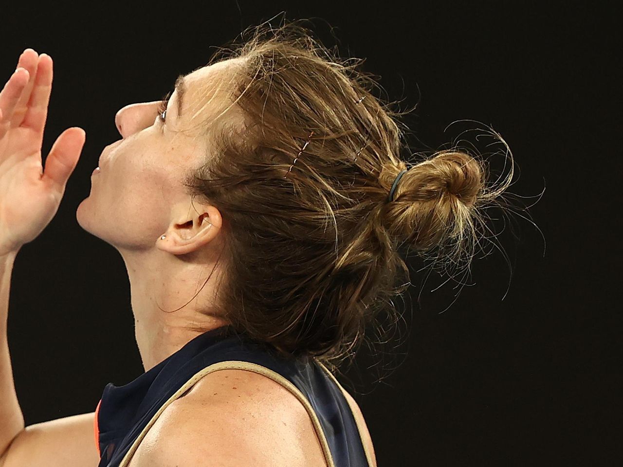 Australian Open 2021 Simona Halep Holds Nerve To Edge Out Iga Swiatek In Melbourne Classic Eurosport