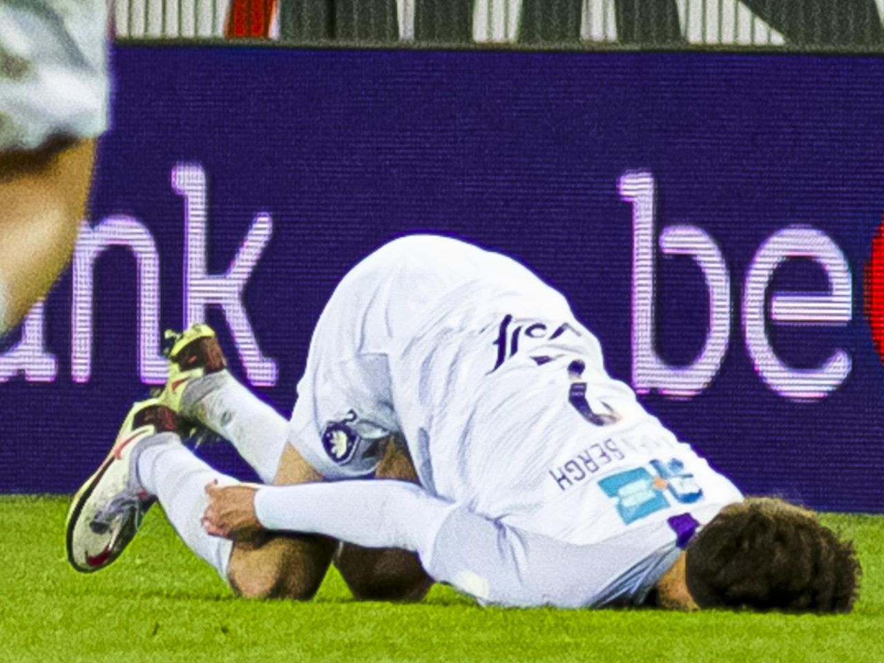 zashitnik beershota zabil krutoj myach