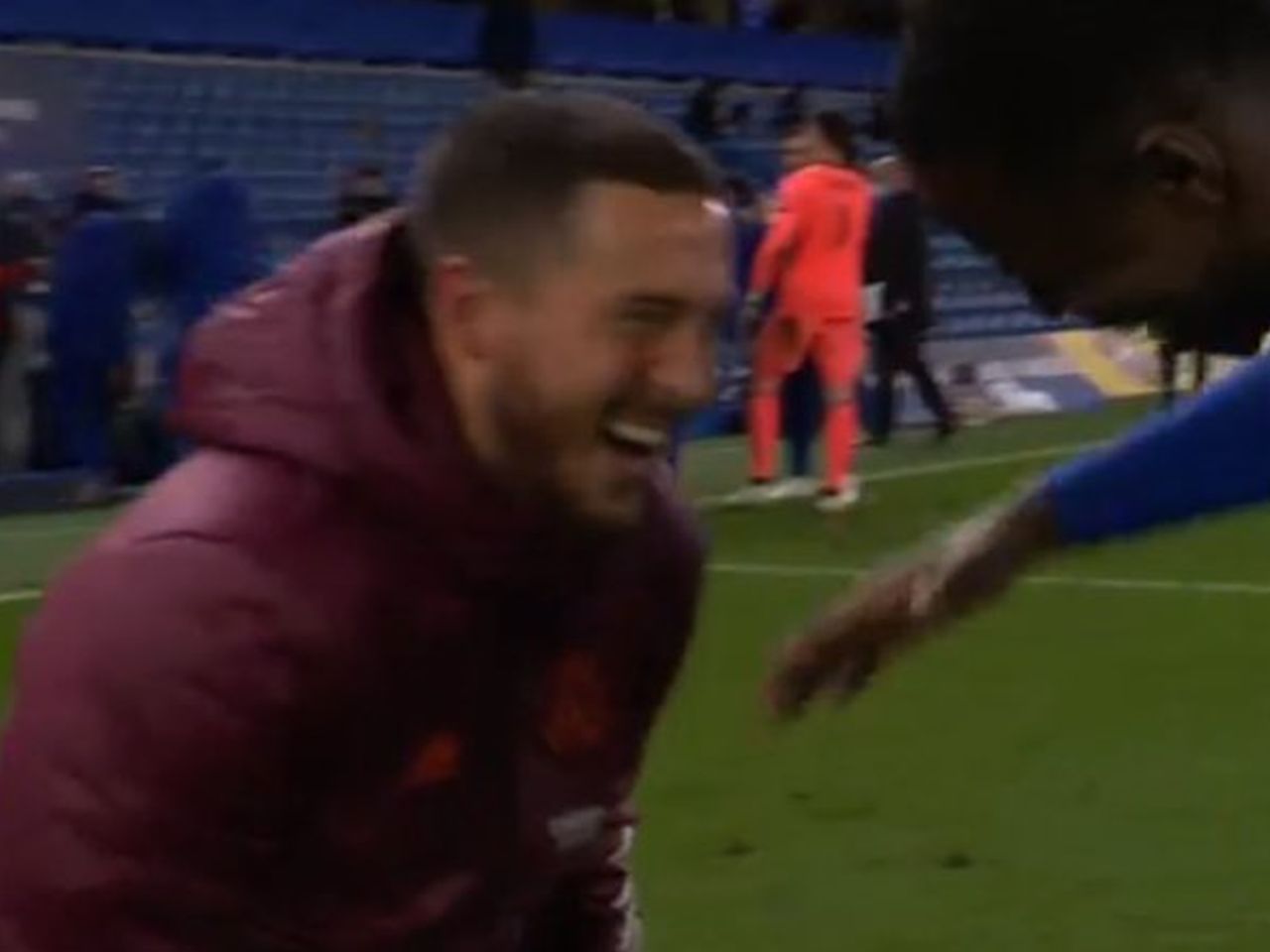 Cl Aus Von Real Madrid Real Flop Eden Hazard Lacht Mit Spieler Vom Fc Chelsea Eurosport