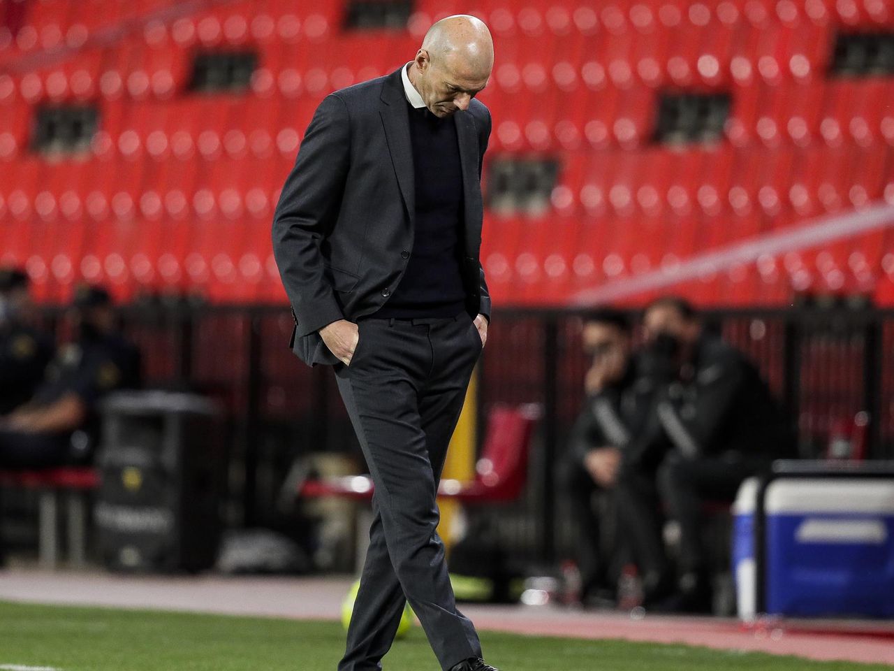 Real Madrid Zinedine Zidane Verabschiedet Sich Durch Die Hintertur Schlagt Nun Die Stunde Von Raul Eurosport