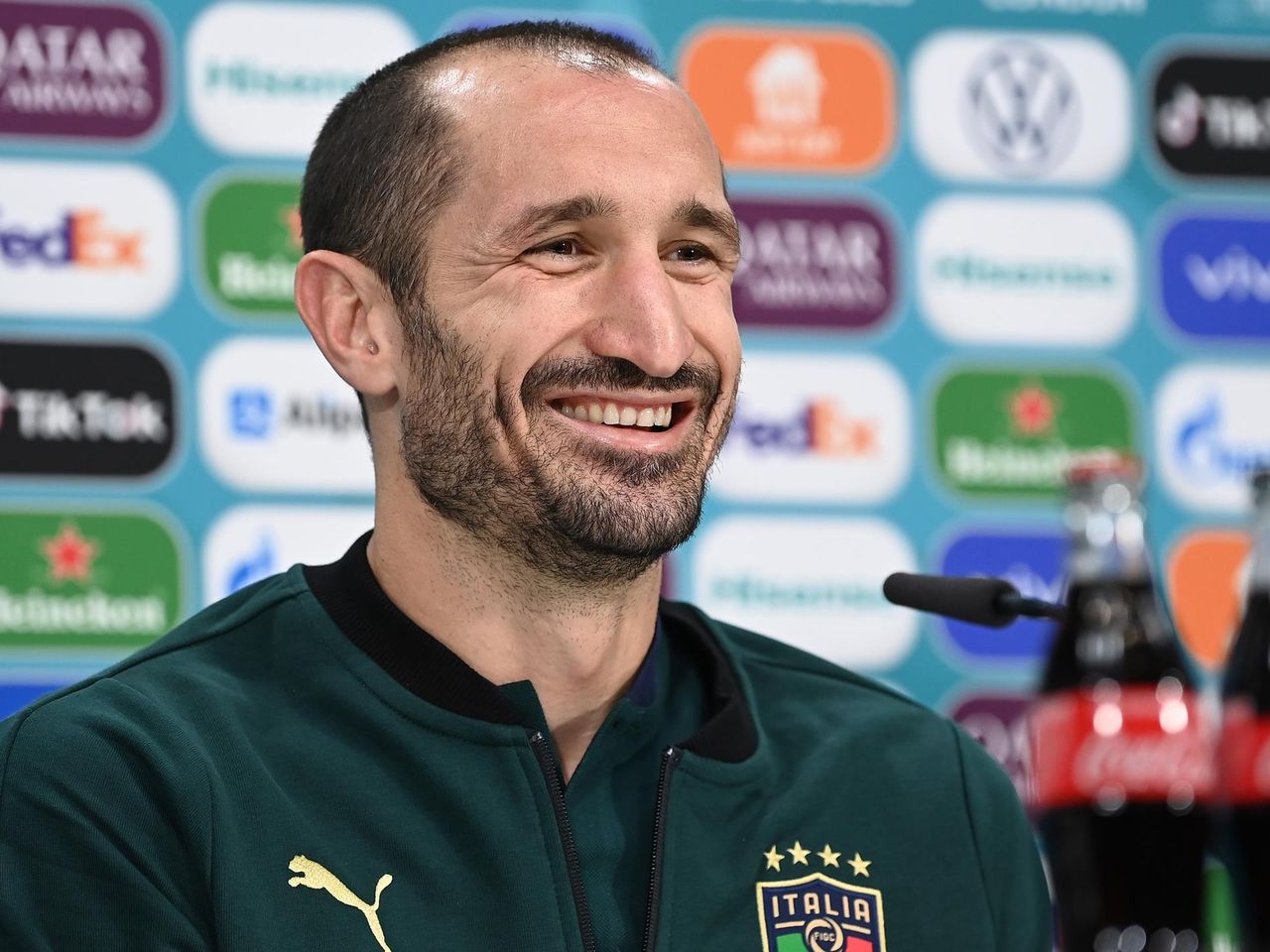 Em Finale Italien Gegen England Giorgio Chiellini Scherzt Uber Wettrennen Mit Raheem Sterling Fussball Video Eurosport