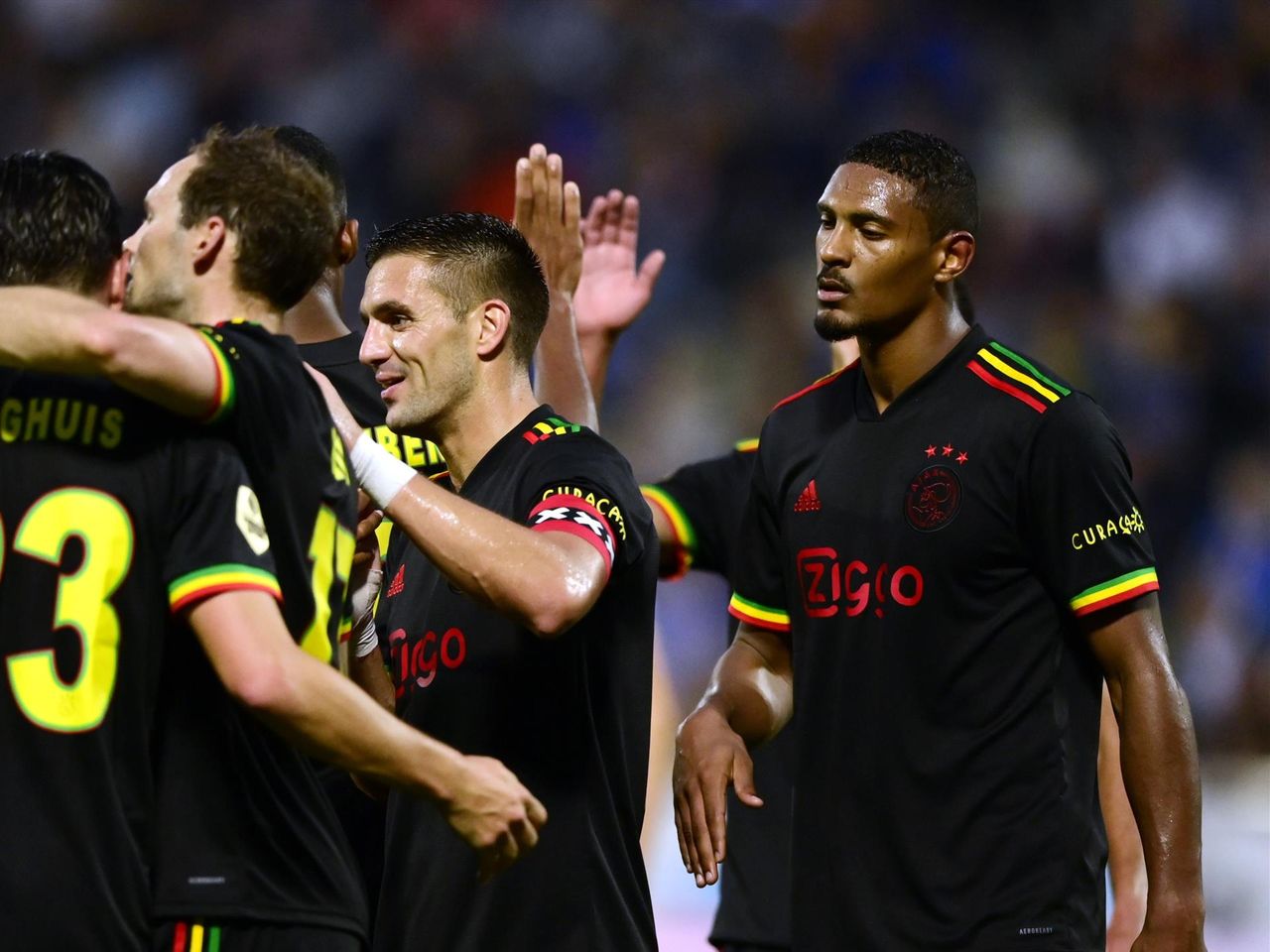 Ajax Amsterdam Musste Auf Verlangen Der Uefa Das Bob Marley Trikot Abandern Vogel Nicht Erlaubt Eurosport