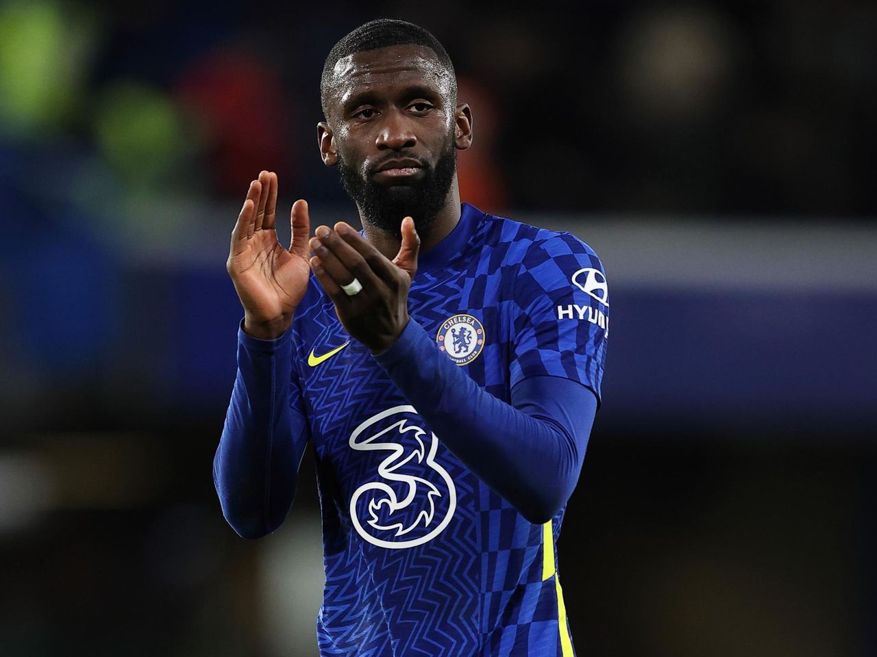 Man Utd lead chase for Chelsea defender Antonio Rudiger as Real Madrid put  off by £20m demand - Paper Round - Eurosport