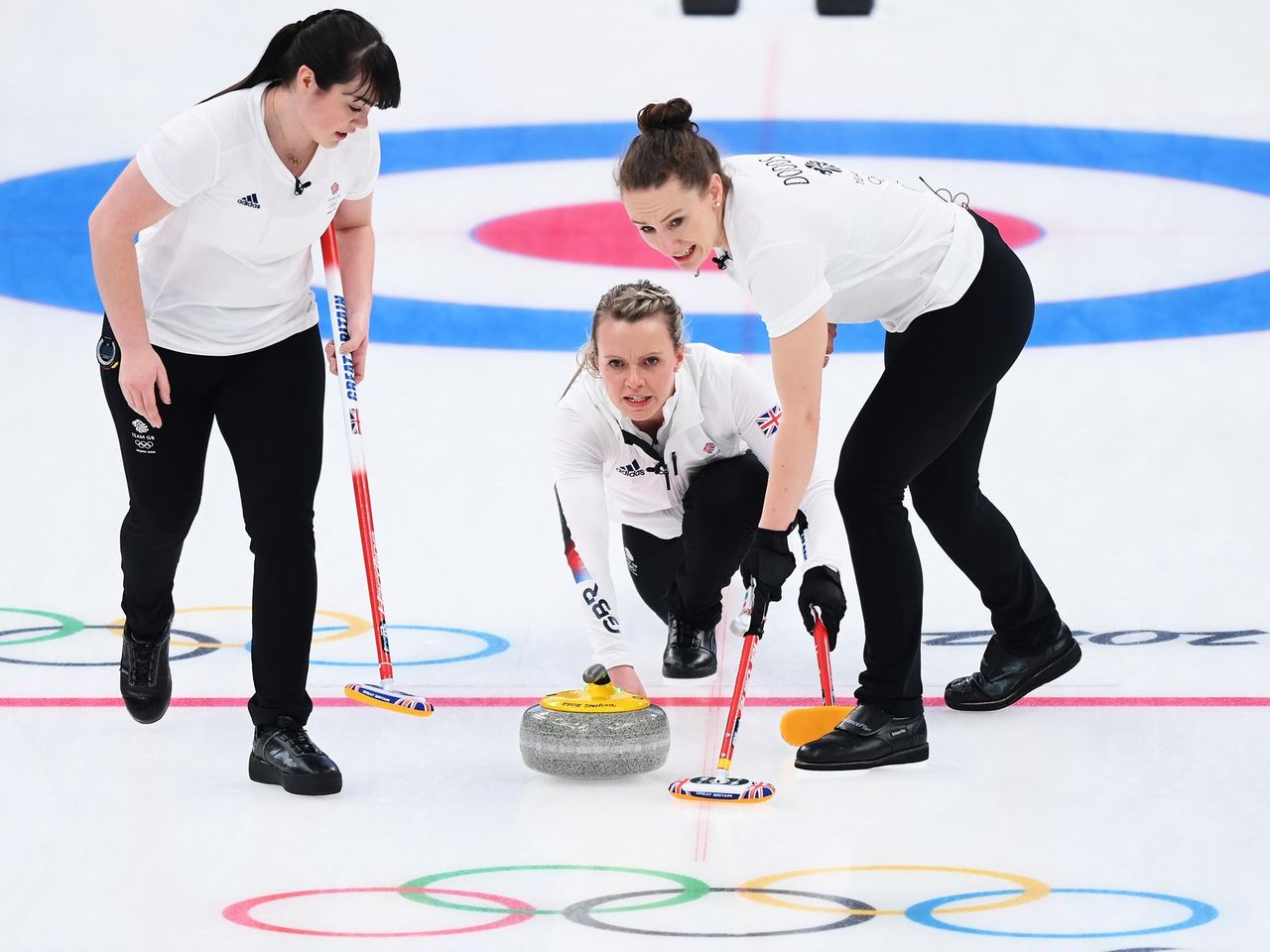 Winter Olympics 22 Team Gb Destroy Defending Champions Sweden In Women S Curling Eurosport