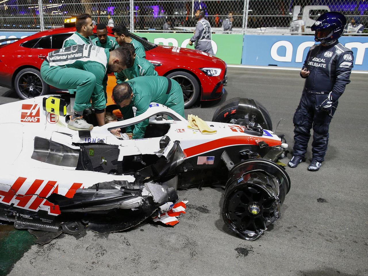 Mick Schumacher mit heftigem Crash bei Qualifying in Dschidda - die Bilder - Formel 1 Video