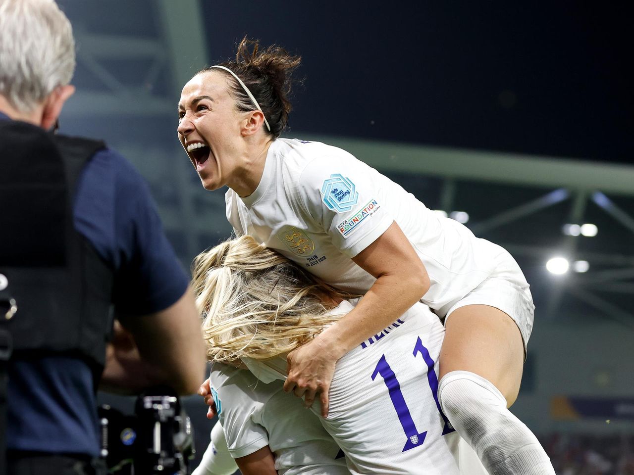 Produktion ø mave Lucy Bronze: Meet the parents behind England star as Lionesses push for  Euro 2022 glory - Eurosport
