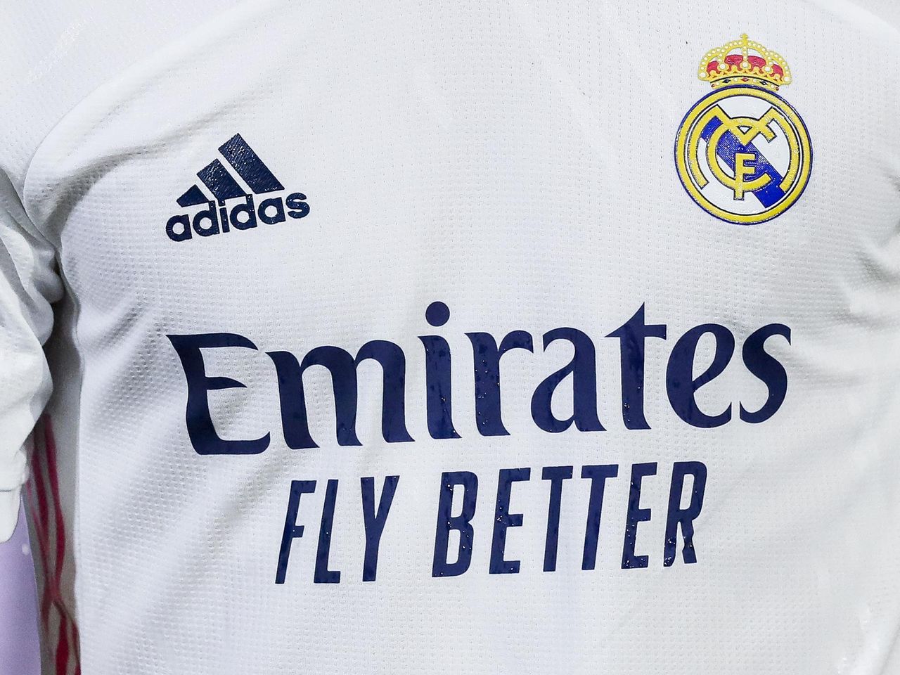 Al aire libre Depender de desconcertado Filtrada la camiseta del Real Madrid de la temporada 2023/2024: amarillo en  las mangas y llamativa novedad trasera - Eurosport