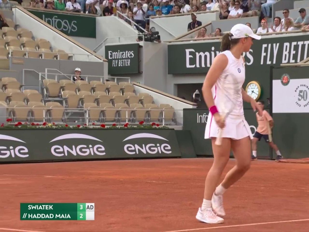 French Open It turns against her - Iga Swiatek breaks Beatriz Haddad Maia for second time in semi-final - Tennis video
