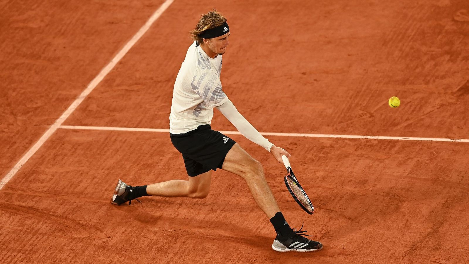 Alexander Zverev Pierre Hugues Herbert Roland Garros Men S Singles Round 2 Eurosport
