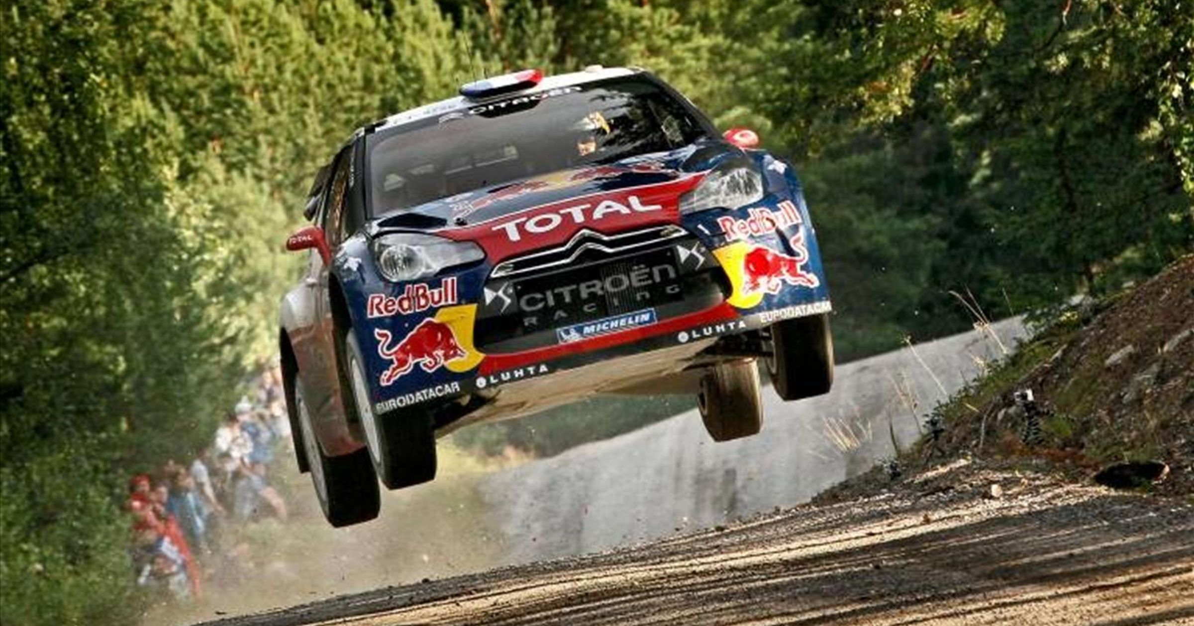 Rally, Sebastian Loeb si salva da un incendio sulla sua vettura. Grave ...